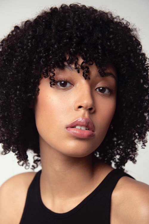 Miriane Carine as Contato