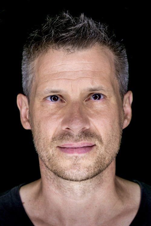 Tilmar Kuhn as Grenzer