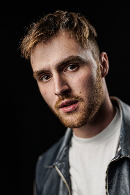 Ondřej Dvořáček as Commentary (voice)