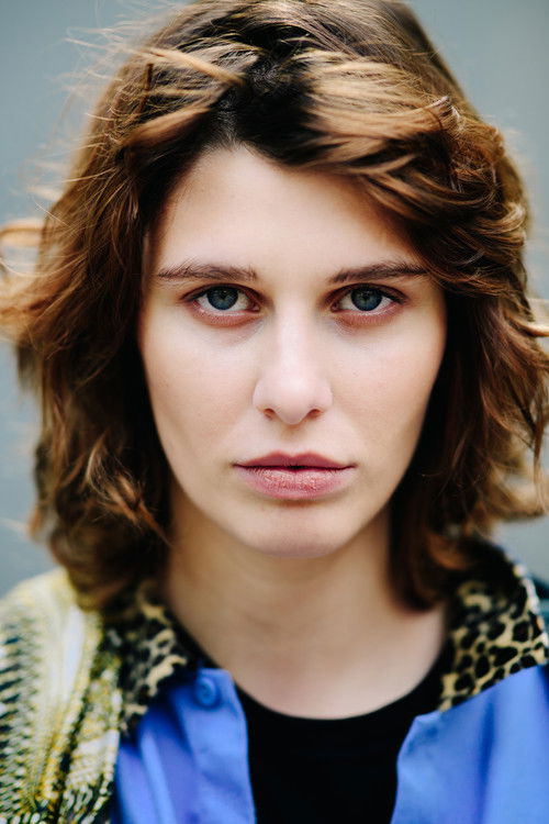 Nini Nebieridze as Ella