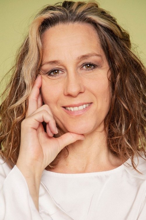 Iben Skau-Olsen as Vera