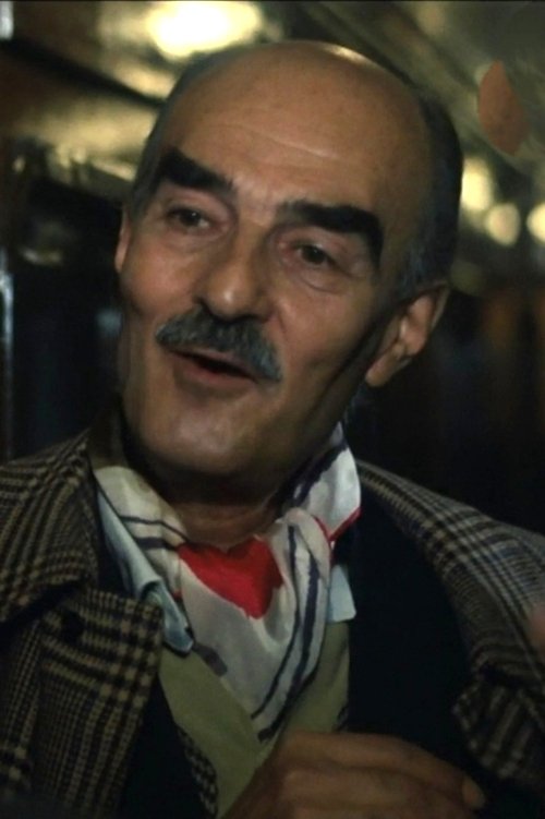 Giorgio Iovine as Megaditta Employee