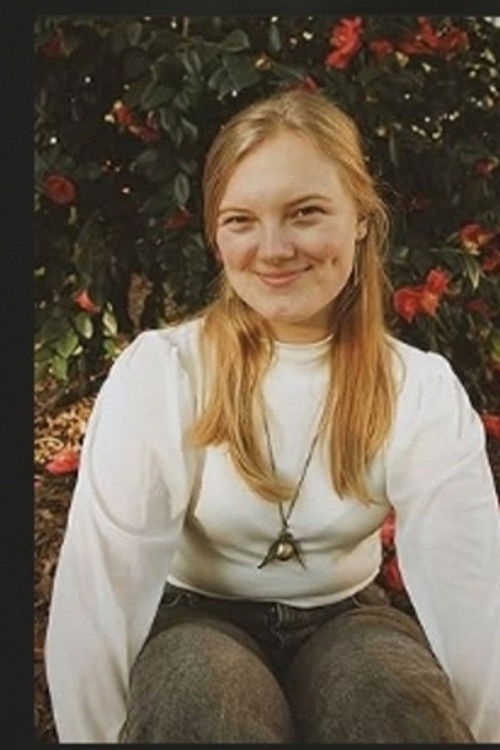 Julia Moran as extra