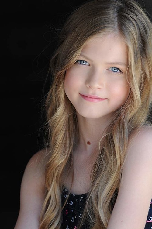 Seneca Paliotta as Ella McLeod