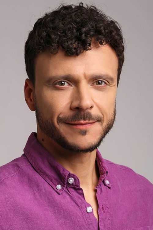 Victor Bittow as Professor de Hidroginástica