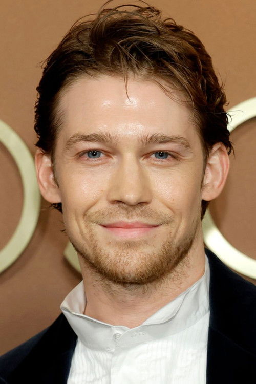 Joe Alwyn as Bob Cratchit