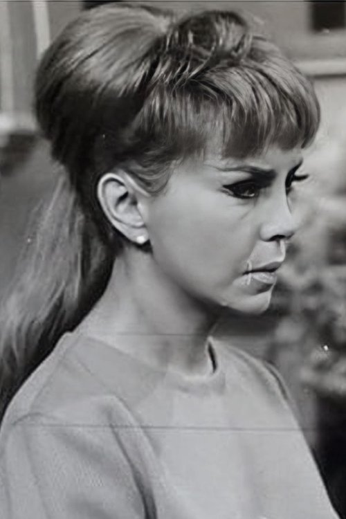 Elcira Olivera Garcés as Elvira