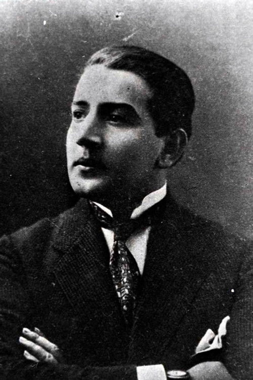 Lazar Frenkel as Sheluhasindicate employee