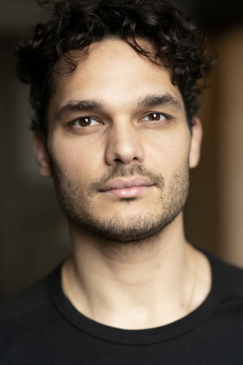 Alexander Mayah Larsen as Aron