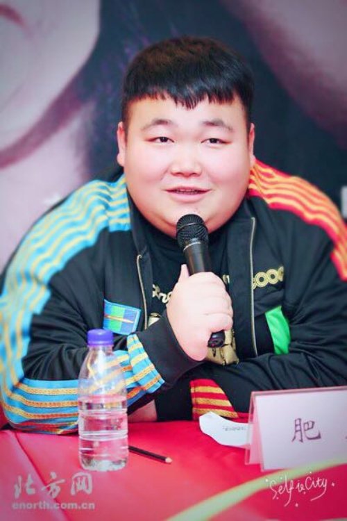 Helong Wang as 肥龙