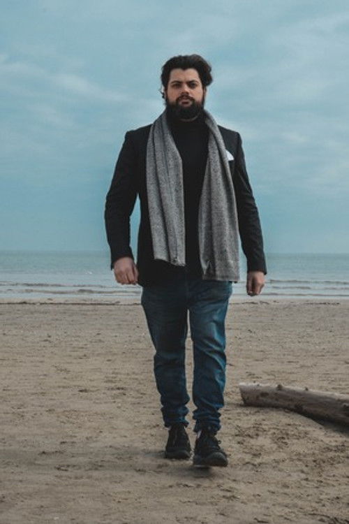 Mattia Santolini as Narratore