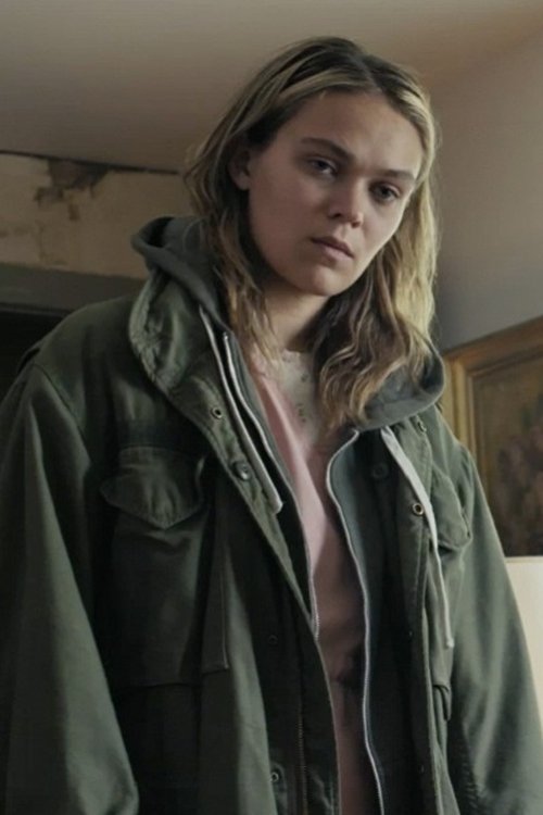 Leah Wasilewski as Charlie