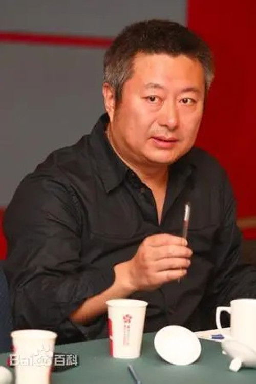 Shi Jian as Interviewer