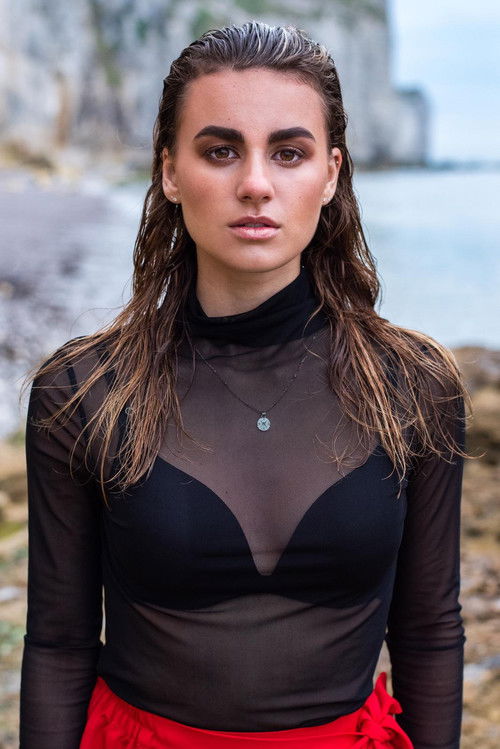 May Hollermann as Robin