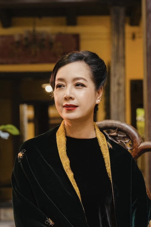 Chiều Xuân as Bà Cả