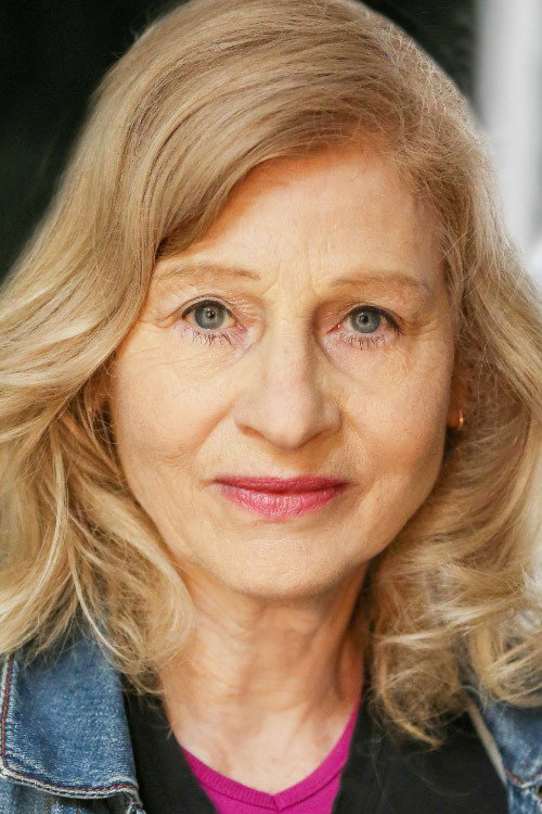 Anna Fiertag as Mother