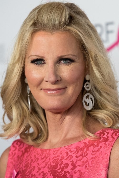 Sandra Lee as Self - Host