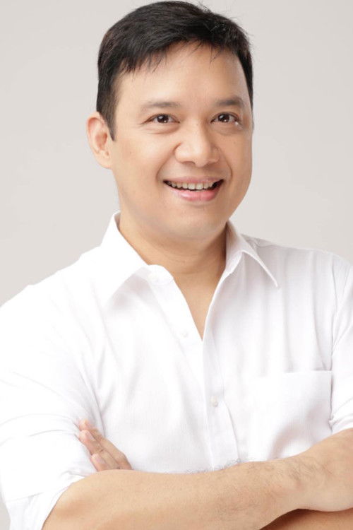 Richard Reynoso as Elmer