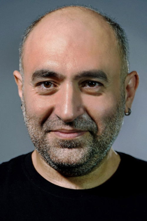 Murat Sağlam as İsmet