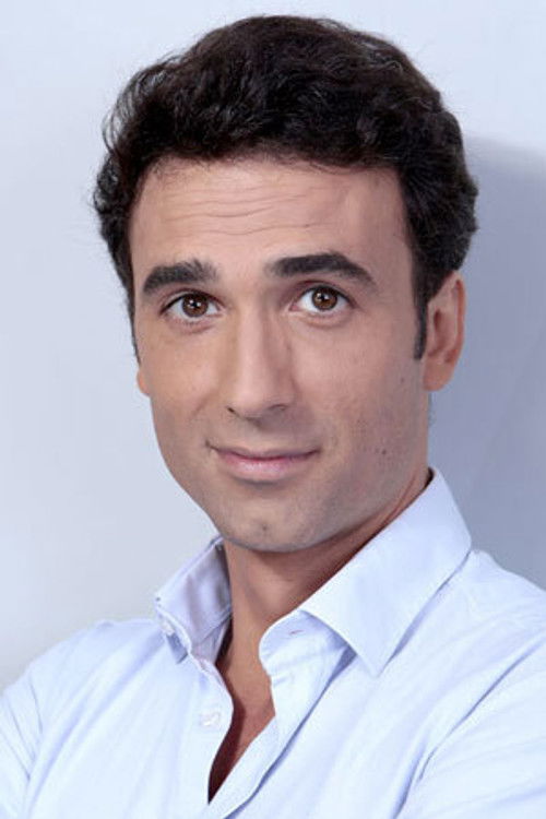 Jean-Baptiste Martin as Lieutenant Éric Nell