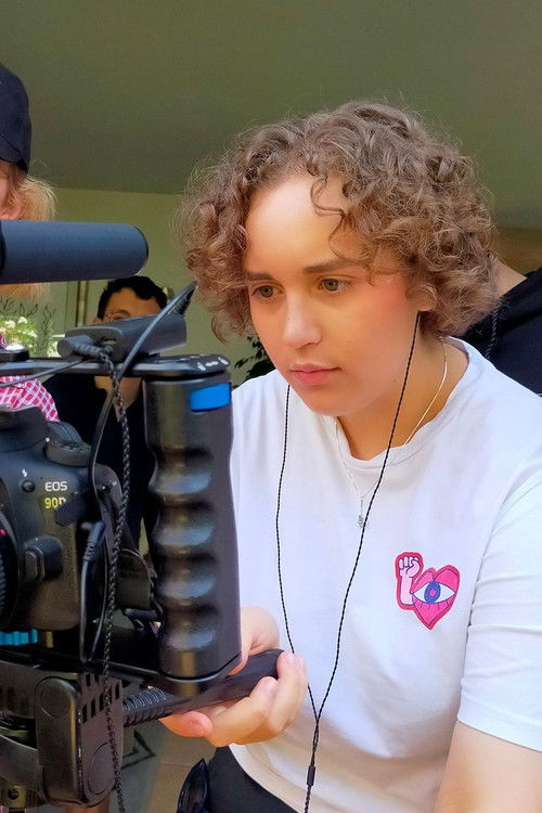 Charlotte Brunet-Deloges as Réalisatrice