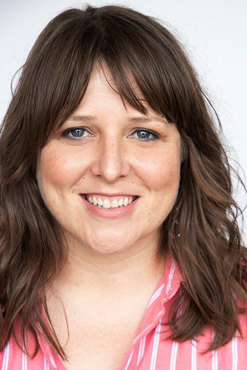 Elizabeth Greig as Gina