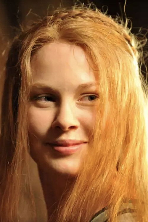 Beth Aynsley as Gilraen