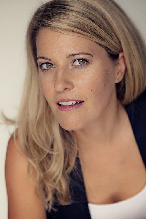 Samantha Murray as Prue