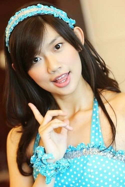 Jennifer Hanna as Hanna