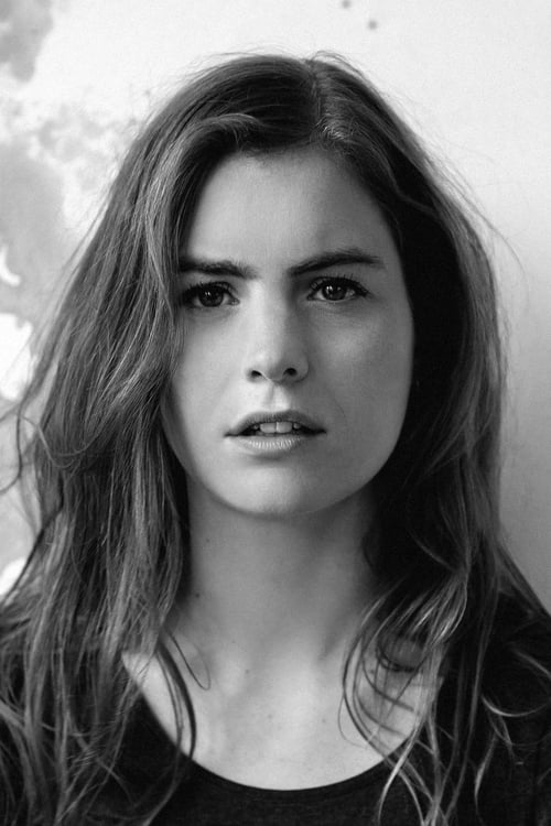 Hannah Hoekstra as Joni