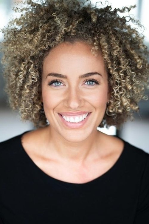 Stephanie Siadatan as Leanne