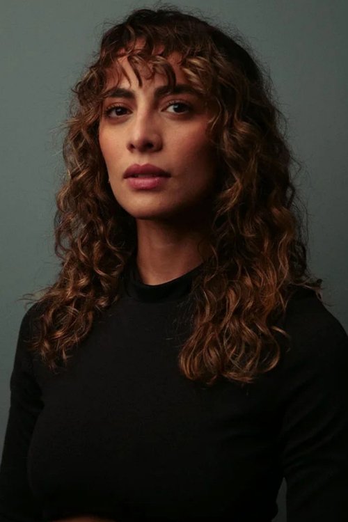 Laura Junco as Luzmila (40 años)