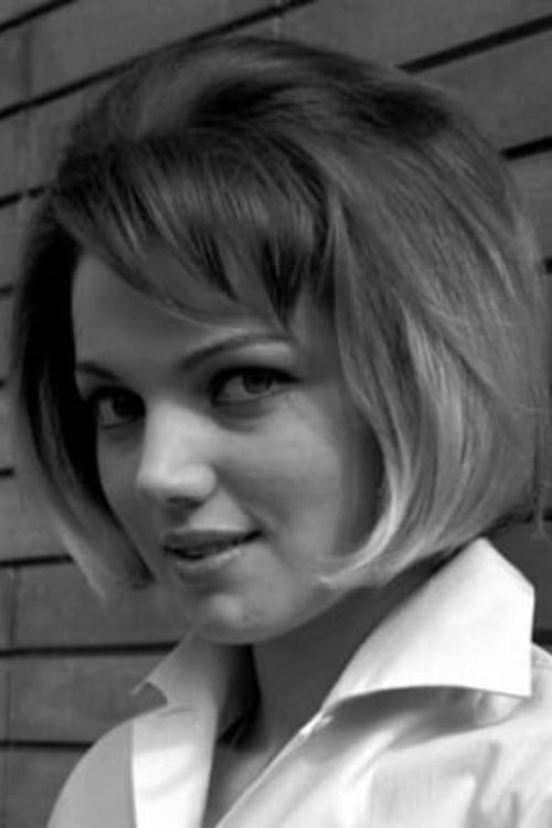 Betsy Bell as Daniela