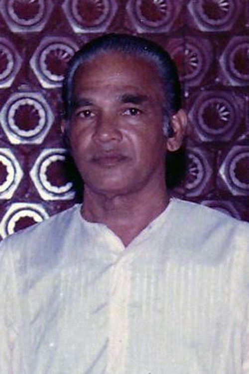 Kalamandalam Kesavan as Gopalakrishnan's father