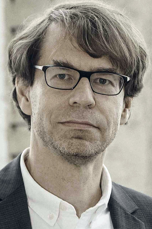 Felix Moeller as Rolf