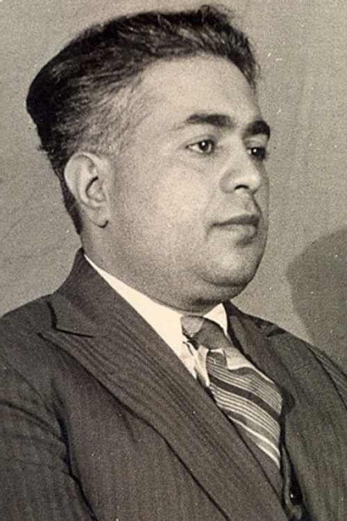 Ismail Hidayatzadeh as Sharif