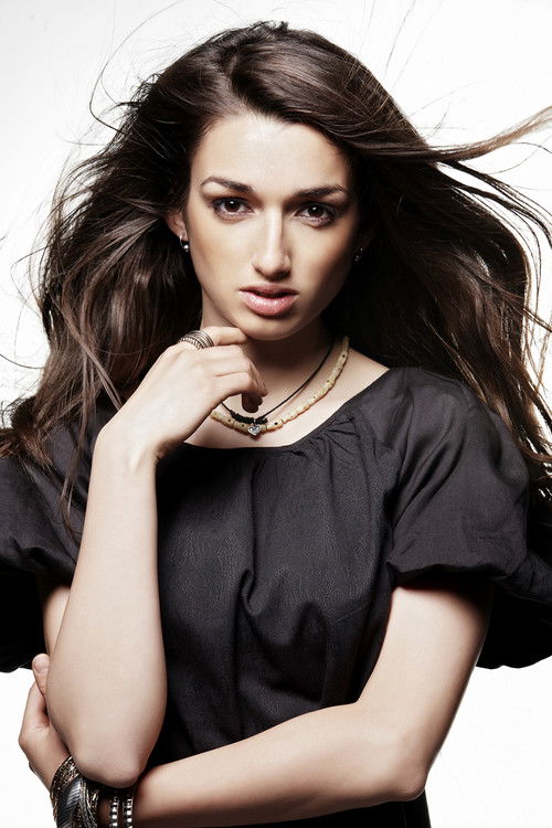 Ina Nikolova as Maria