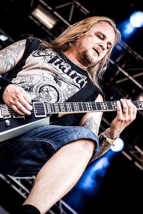 Daniel Antonsson as Bass