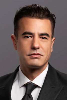 Tayanç Ayaydın as Serdar