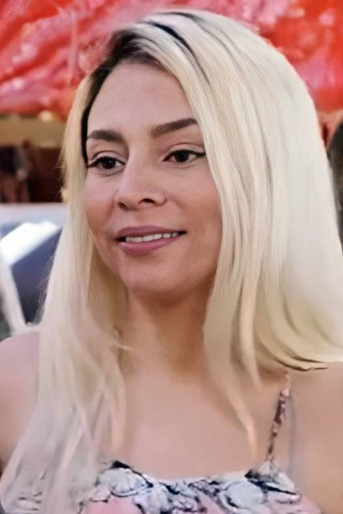 Génesis Sánchez as Verónica