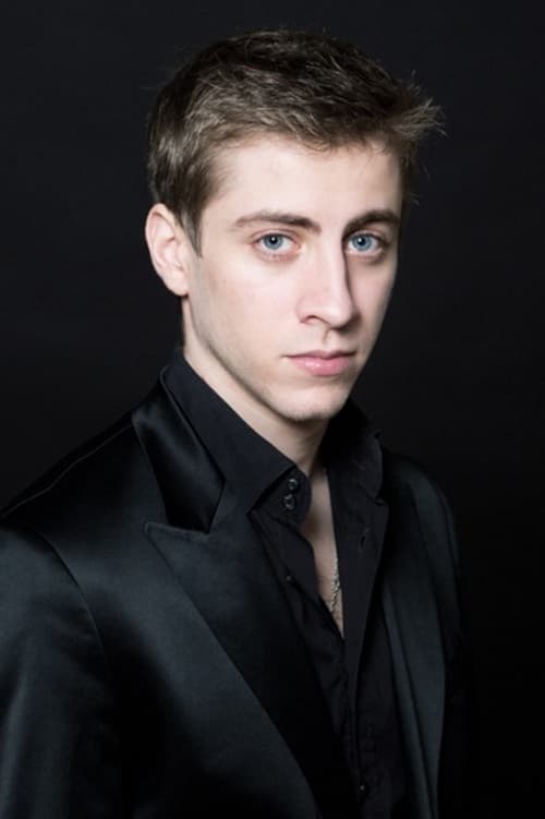 Mathias Melloul as Romain