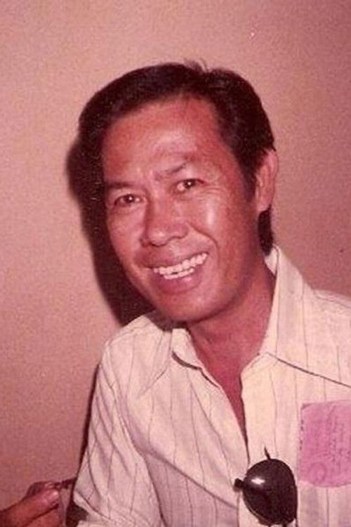 Augusto Victa as Ding's Father