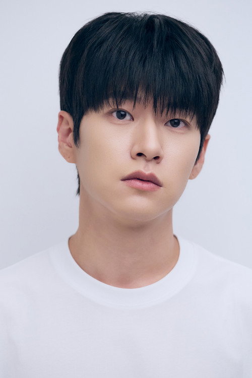 Shin Joon-hyung as Lee Su Ho