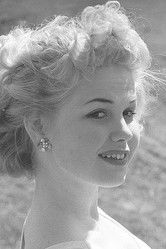 Jessie Flaws as Grynet