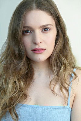 Kalliopi Chaska as Elina