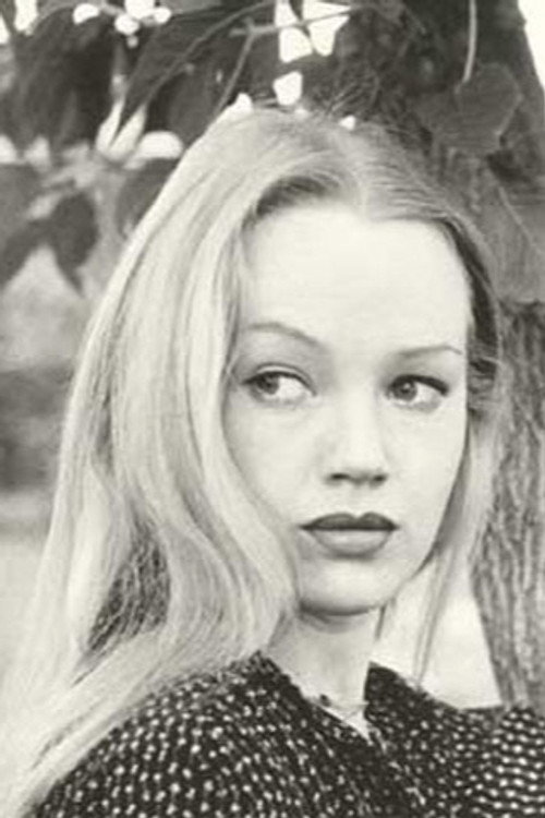 Elena Popova as Exhibition visitor (uncredited)