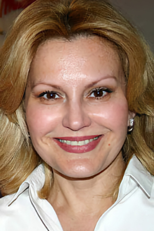 Elena Starostina as Julia