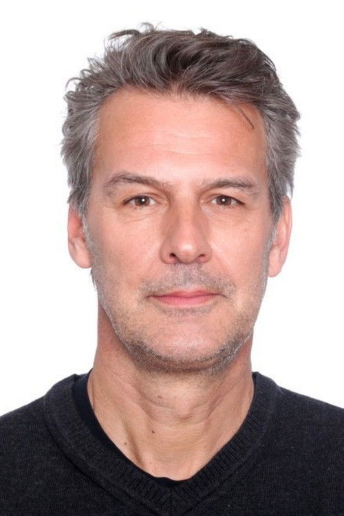 Armin Block as Thomas