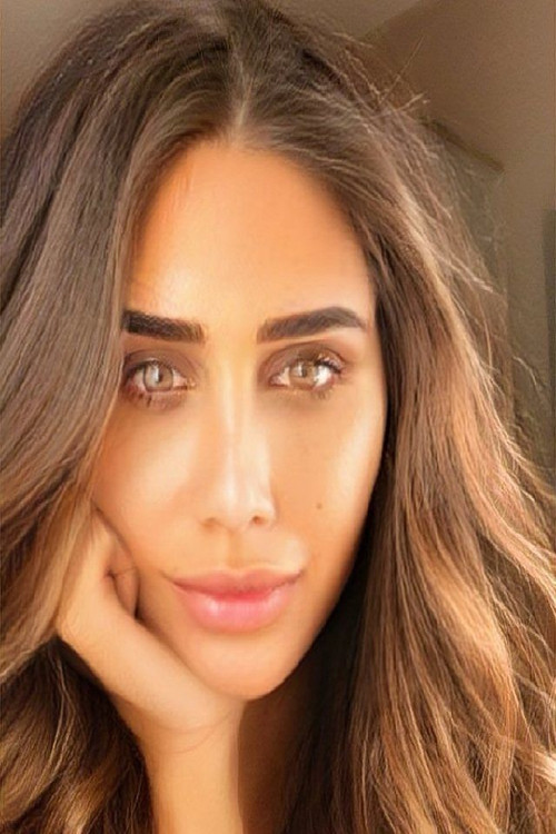 Enjy Kiwan as Officer Valentina Rossi