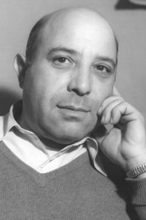 Bobby Barber as Salad Cook on Olvera Street (uncredited)